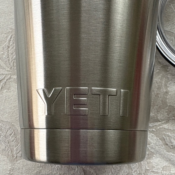 YETI Stainless Steel Tumbler 20 oz - Picture 2 of 7
